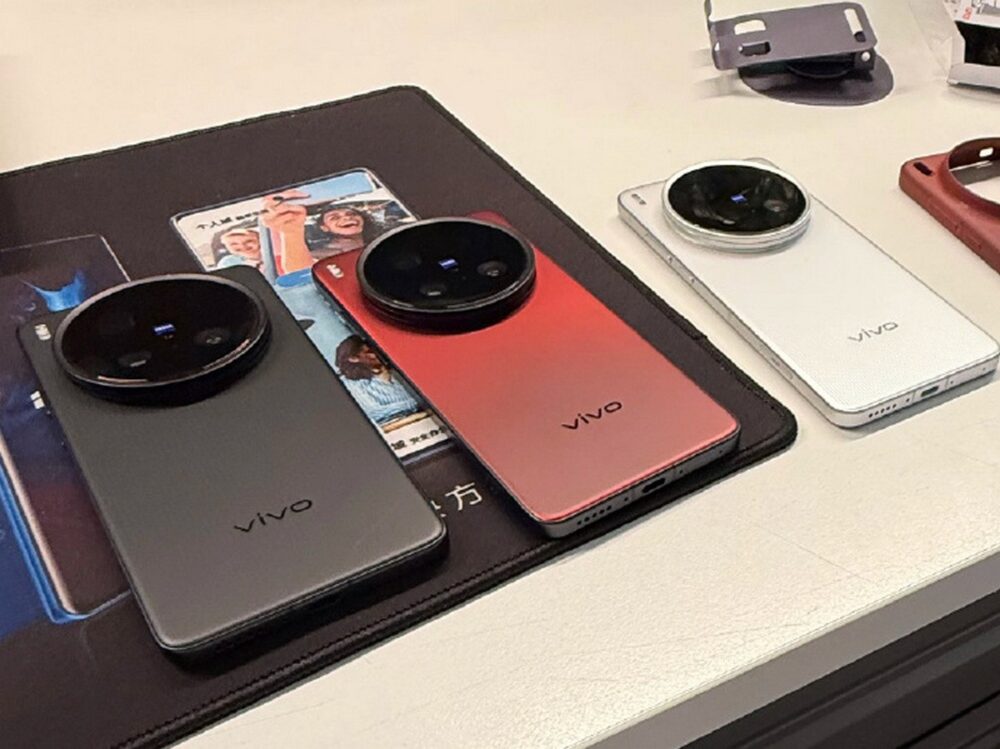 vivo X200 ultra, vivo X200 Ultra: Κυκλοφόρησε το πρώτο βίντεο unboxing που το δείχνει σε δύο χρώματα