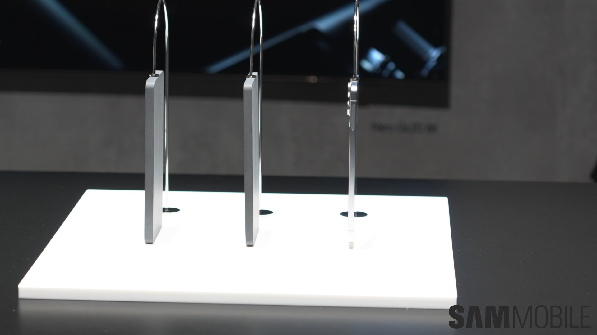 Samsung Galaxy S25 Edge Λεπτό πλαίσιο Πλευρικό πλαίσιο σε σύγκριση με S25 Plus αποσυσκευασμένο 2025