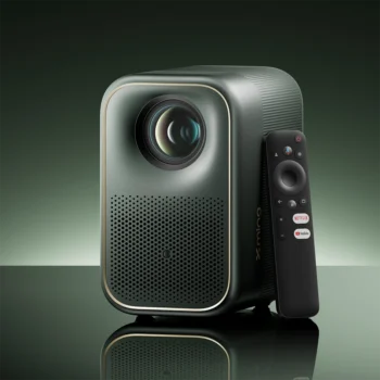 [#Ιστορικό_Χαμηλό] SkyEcho FreeONE Pro : HD, Smart προβολέας, ελεύθερης περιστροφής με autofocus, και ενσωματωμένη μπαταρία με 93.5€!