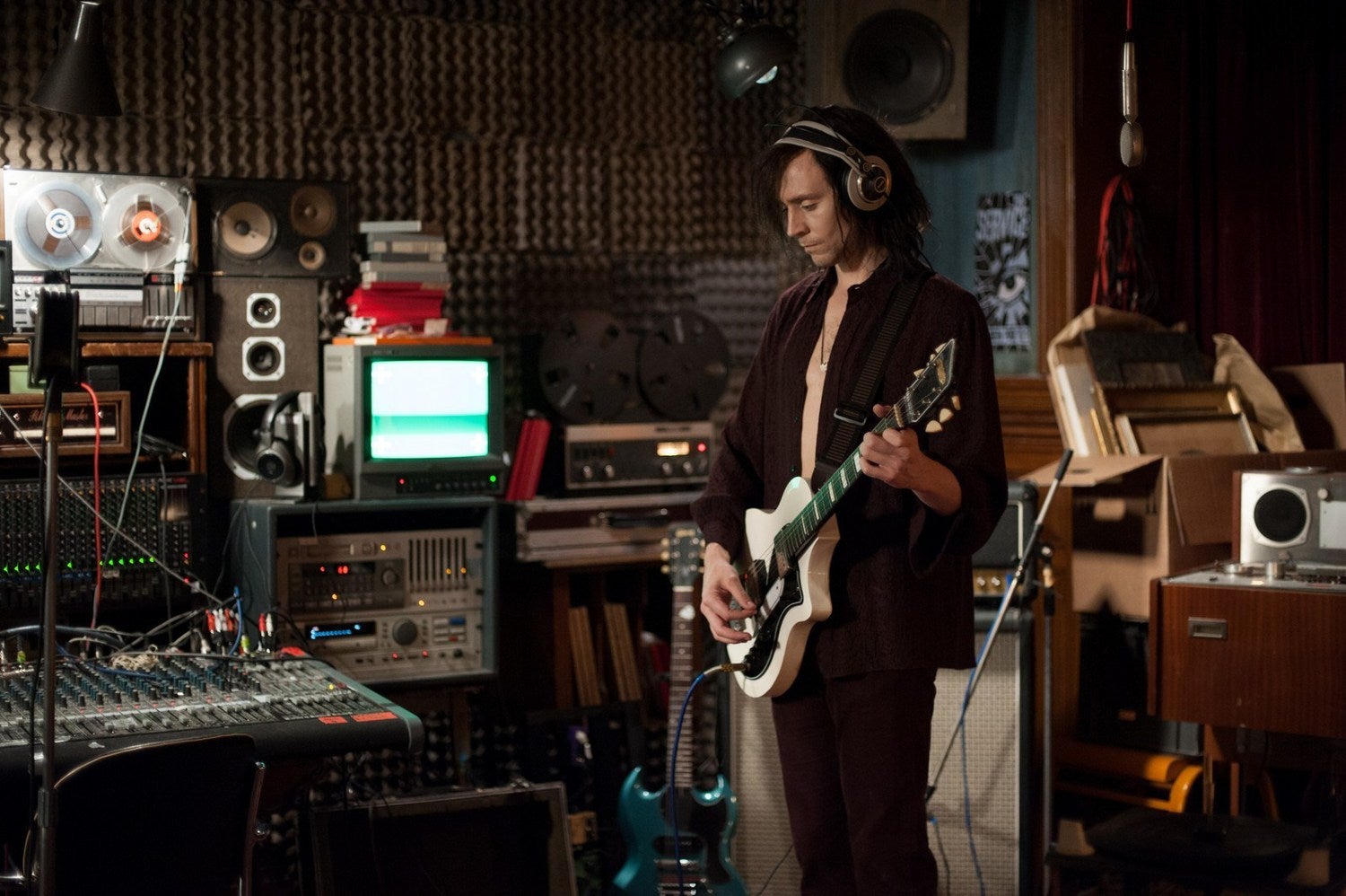 Tom Hiddleston playing guitar