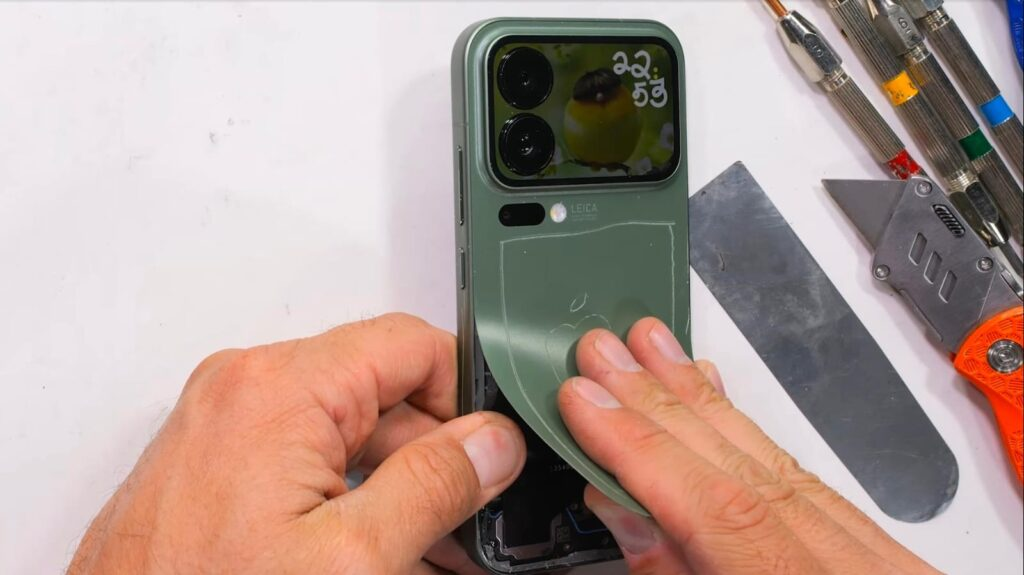 Xiaomi 17 Pro: Ανθεκτικότητα και εκπλήξεις στο τεστ του JerryRigEverything