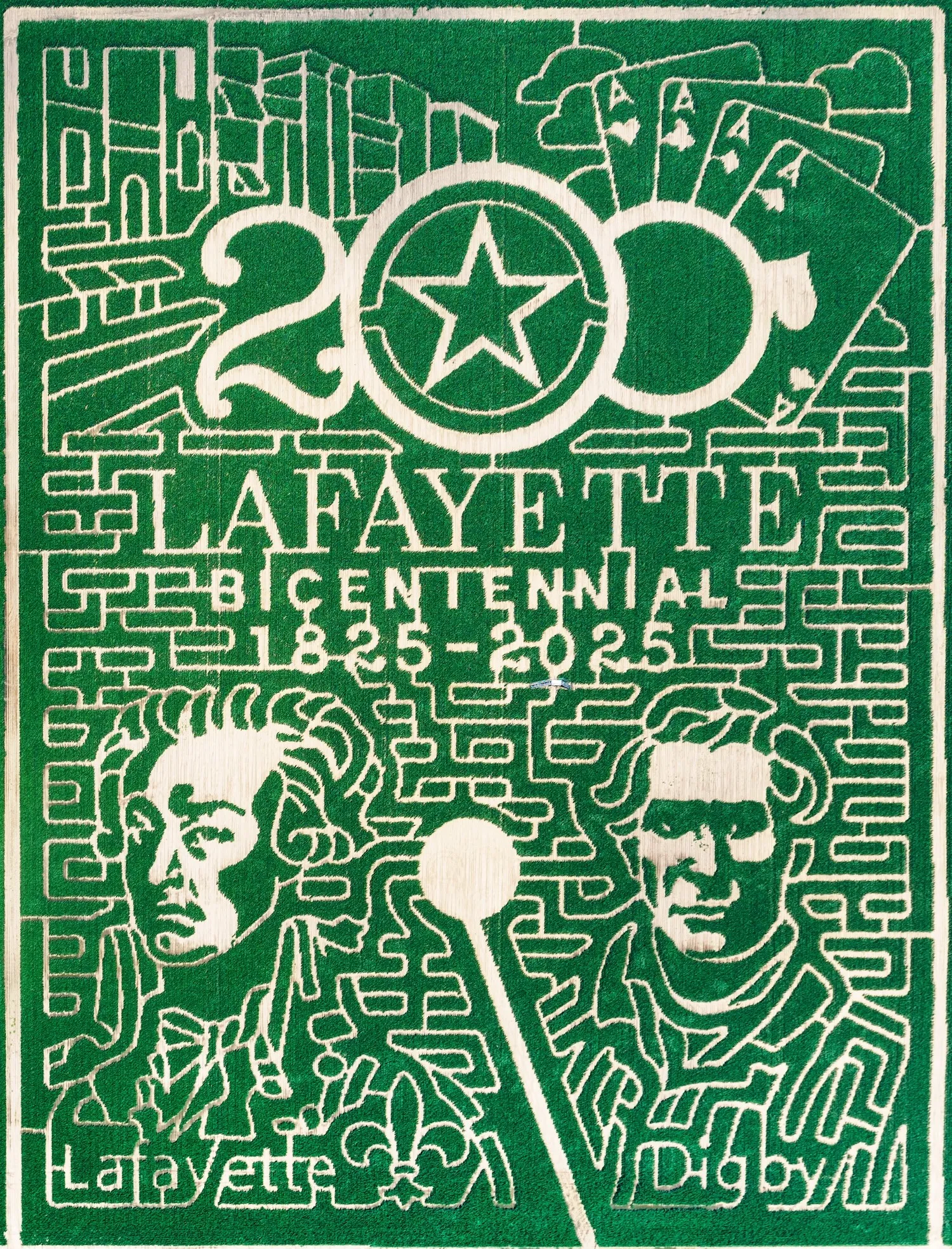 Πάνω από το λαβύρινθο καλαμποκιού που δείχνει δύο σιλουέτες για το σχέδιο του Lafayette για τα 200 χρόνια