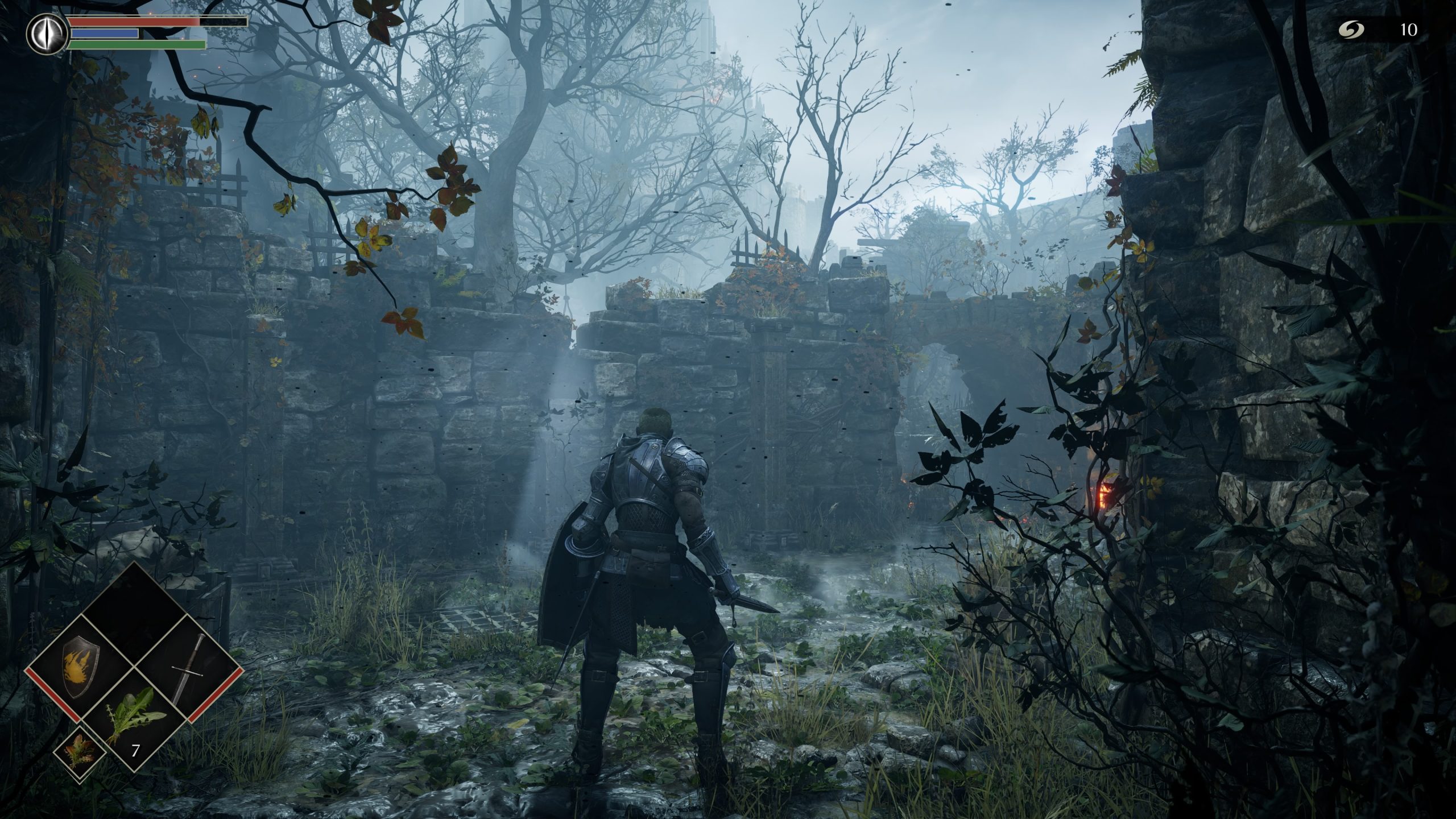 Ο χαρακτήρας στην πανοπλία στέκεται σε ένα ομιχλώδες, ερειπωμένο φρούριο σε μια διεπαφή βιντεοπαιχνιδιών.