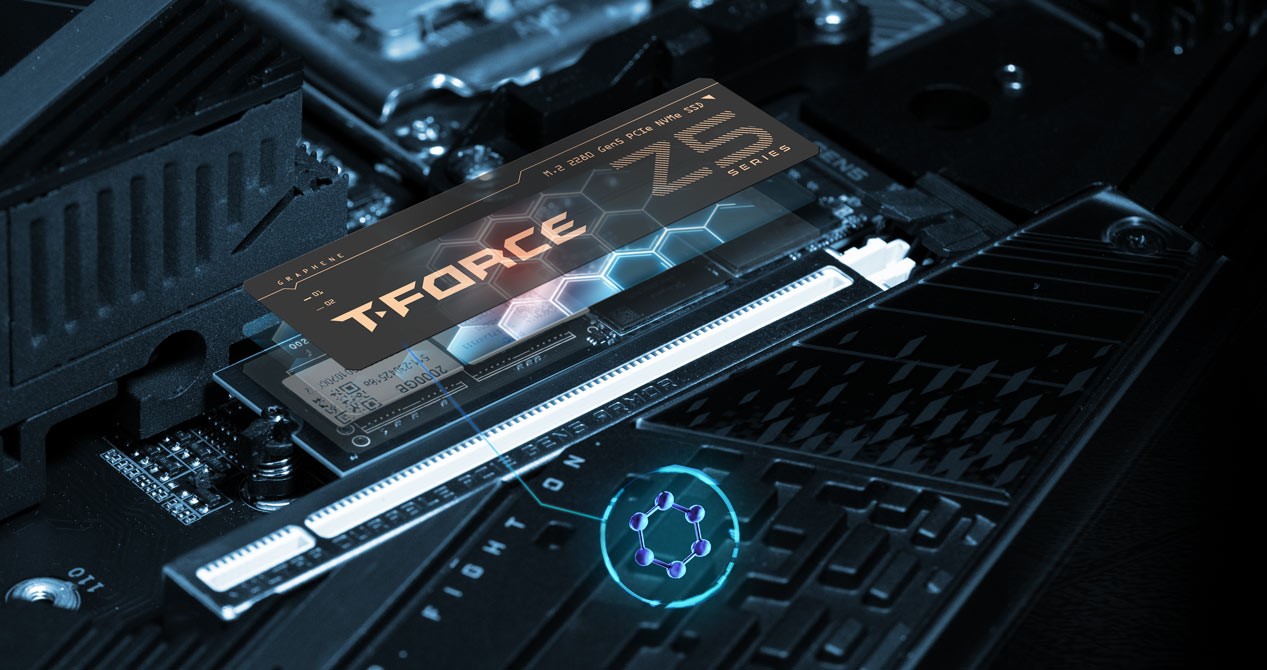 T-FORCE Z5 Series SSD εγκατεστημένος σε μητρική πλακέτα.