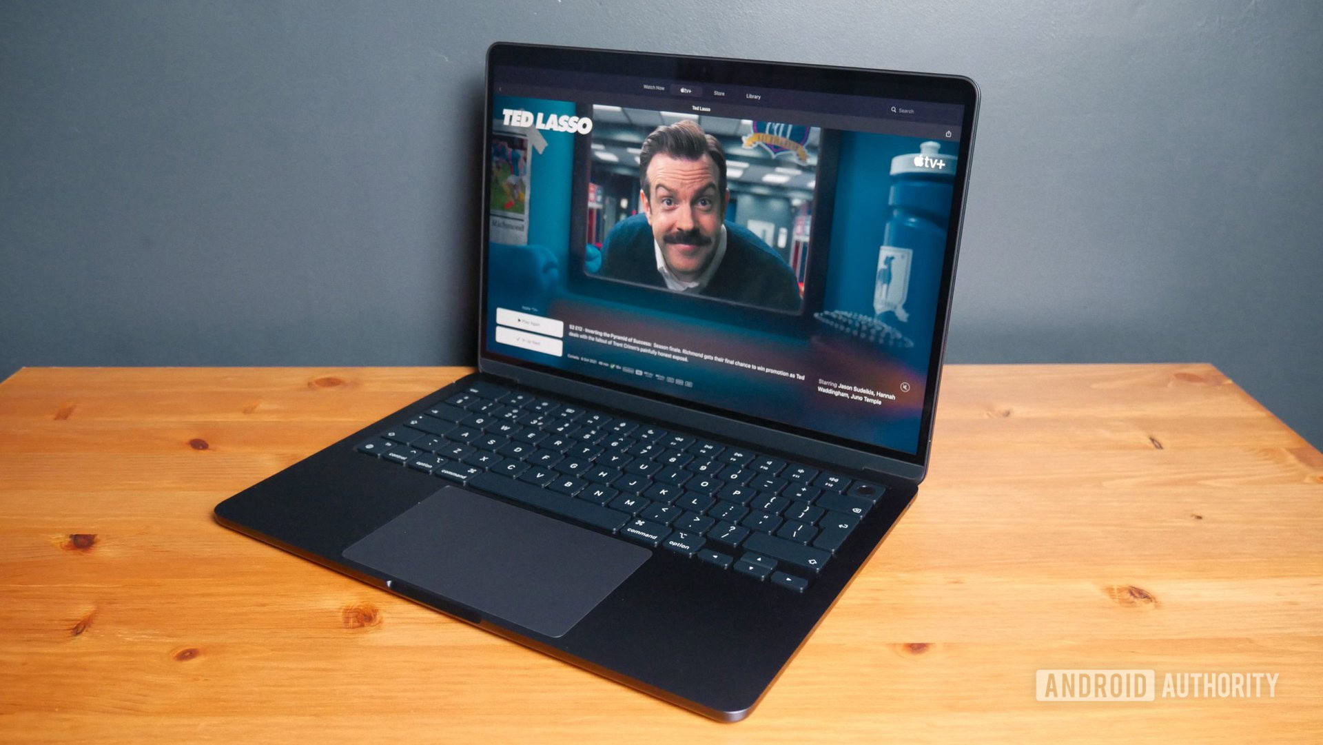 apple macbook air m2 ανοιχτό