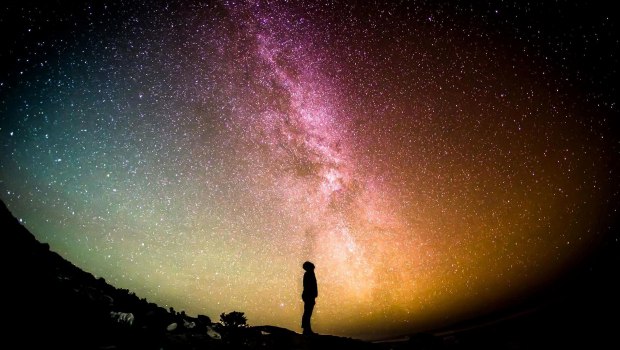 Αλήθεια ή πλάνη η «σκοτεινή ύλη»; Μυστηριώδης λάμψη στον Γαλαξία φέρνει πιο κοντά την απάντηση