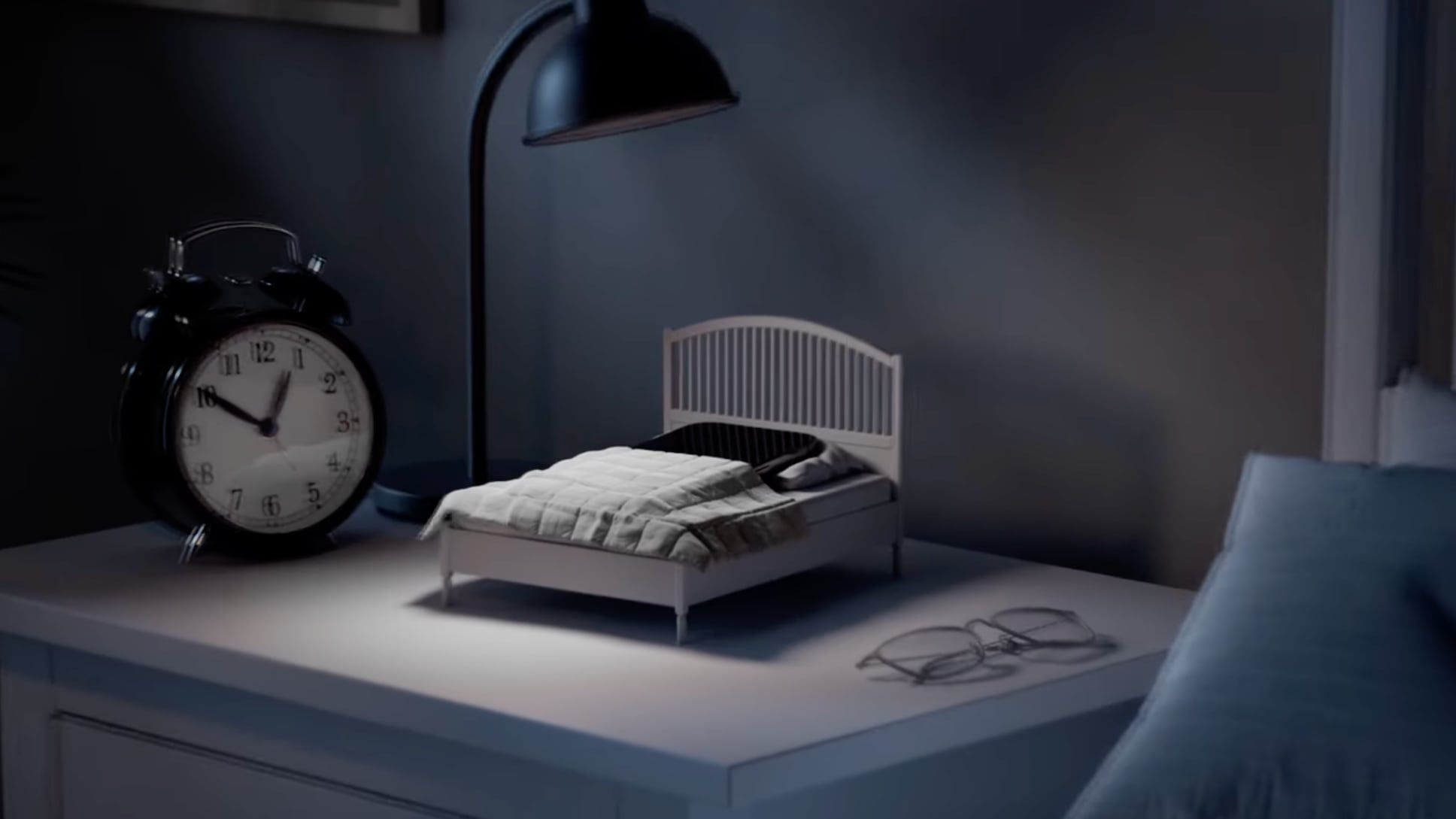 Το IKEA κάνει το ντεμπούτο του Miniature NFC Phone Bed για την καταπολέμηση της νυχτερινής κύλισης τηλεφώνου