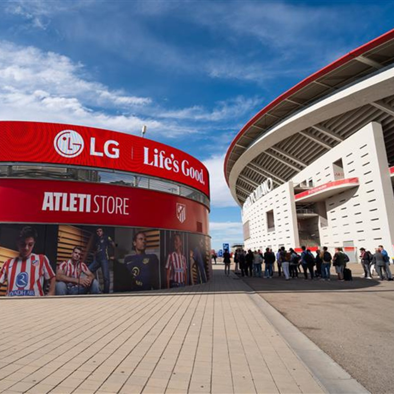 Η LG ΕΓΚΑΘΙΣΤΑ ΕΝΤΥΠΩΣΙΑΚΗ LED ΠΕΡΙΜΕΤΡΙΚΗ ΟΘΟΝΗ ΣΤΟ ΕΜΒΛΗΜΑΤΙΚΟ ΠΟΔΟΣΦΑΙΡΙΚΟ ΣΤΑΔΙΟ ΤΗΣ ΜΑΔΡΙΤΗΣ –