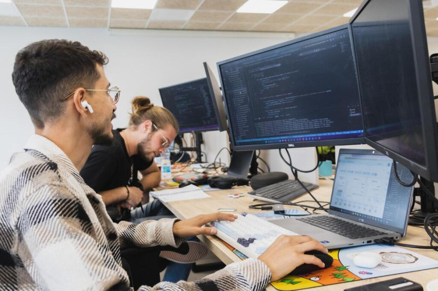 «Απώλεια για το μέλλον: Οι εταιρείες κλείνουν τις junior θέσεις και θέτουν σε κίνδυνο την ηγεσία του αύριο!»