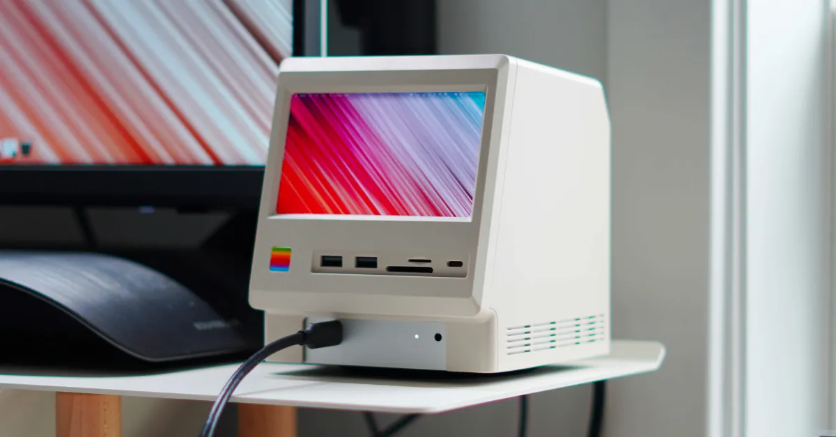 Αυτή η βάση μετατρέπει το Mac mini σε ένα ρετρό κλασικό Mac
