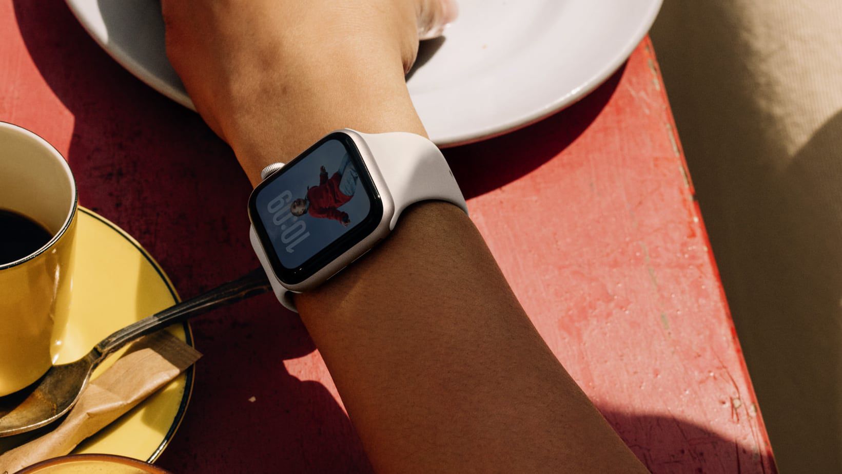 Η Apple θα καταργήσει τον συγχρονισμό Wi-Fi iPhone-Apple Watch στην ΕΕ με το iOS 26.2