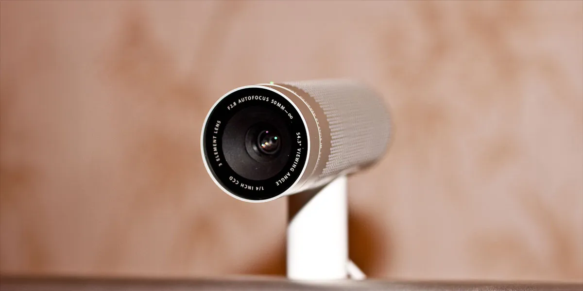 Μια κάμερα ασφαλείας της Apple θα μπορούσε να αναγνωρίσει τους ανθρώπους ακόμα κι αν το πρόσωπό τους δεν είναι ορατό | Εμφανίζεται η κάμερα web της Apple iSight