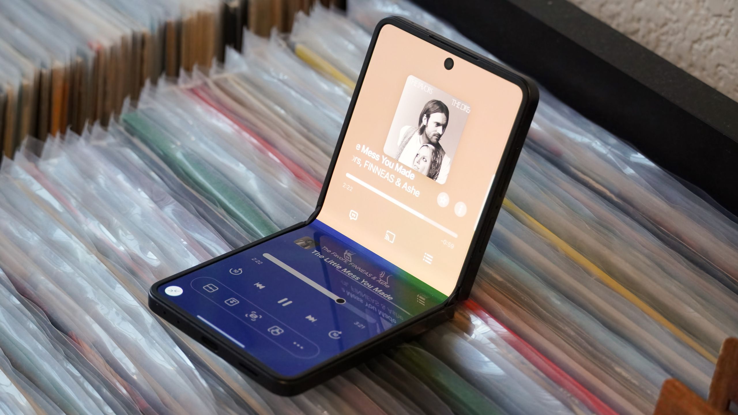 Το Galaxy Z Flip 8 του επόμενου έτους θα μπορούσε να αλλάξει σημαντικά με πιο λεπτή κατασκευή