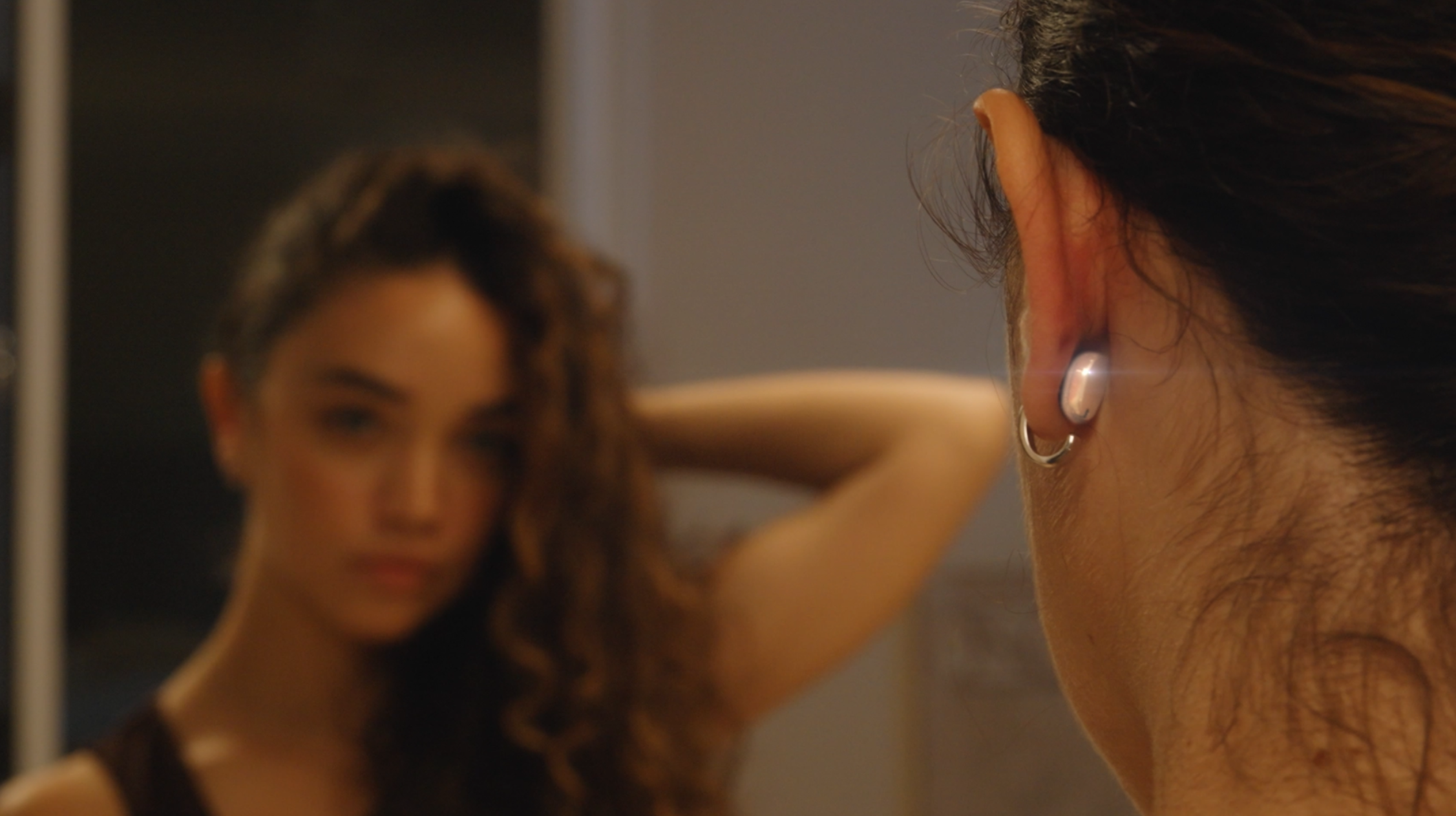 Οι πρώην μηχανικοί της Bose δημιούργησαν τα πρώτα προσαρμόσιμα έξυπνα σκουλαρίκια για να παρακολουθούν τη συνολική υγεία σας