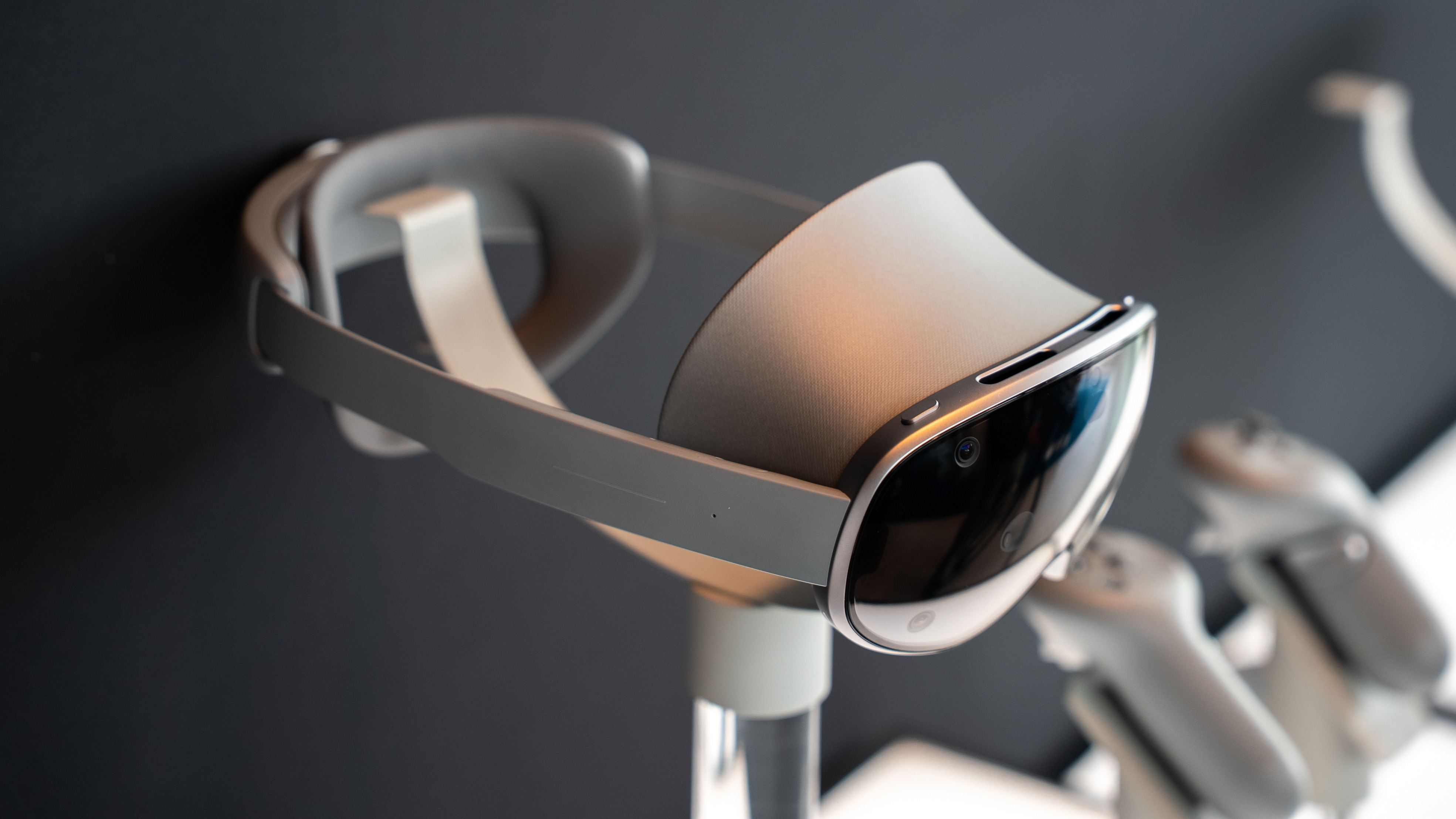 πλευρικό προφίλ του ακουστικού Galaxy XR