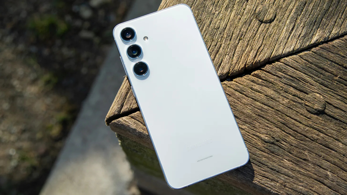 Το Galaxy S24 Plus σε μια γωνία