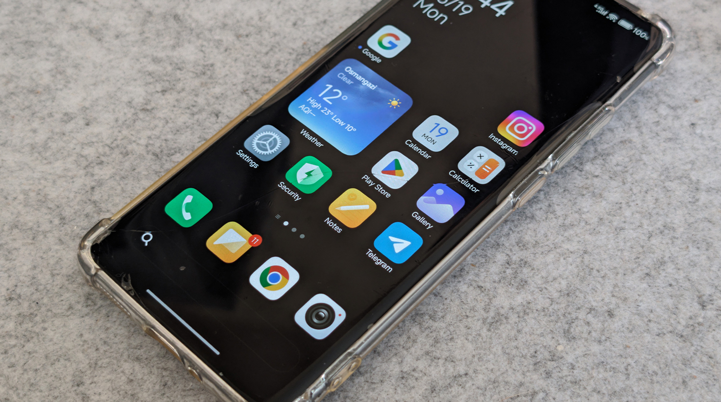 Μαύρη ταπετσαρία