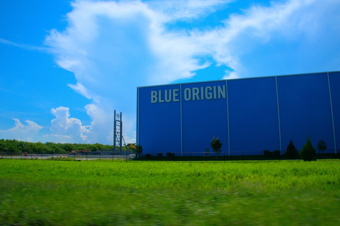 Η Blue Origin τελικά το έκανε: New Glenn προσγειώνει τον ενισχυτή του στη θάλασσα
