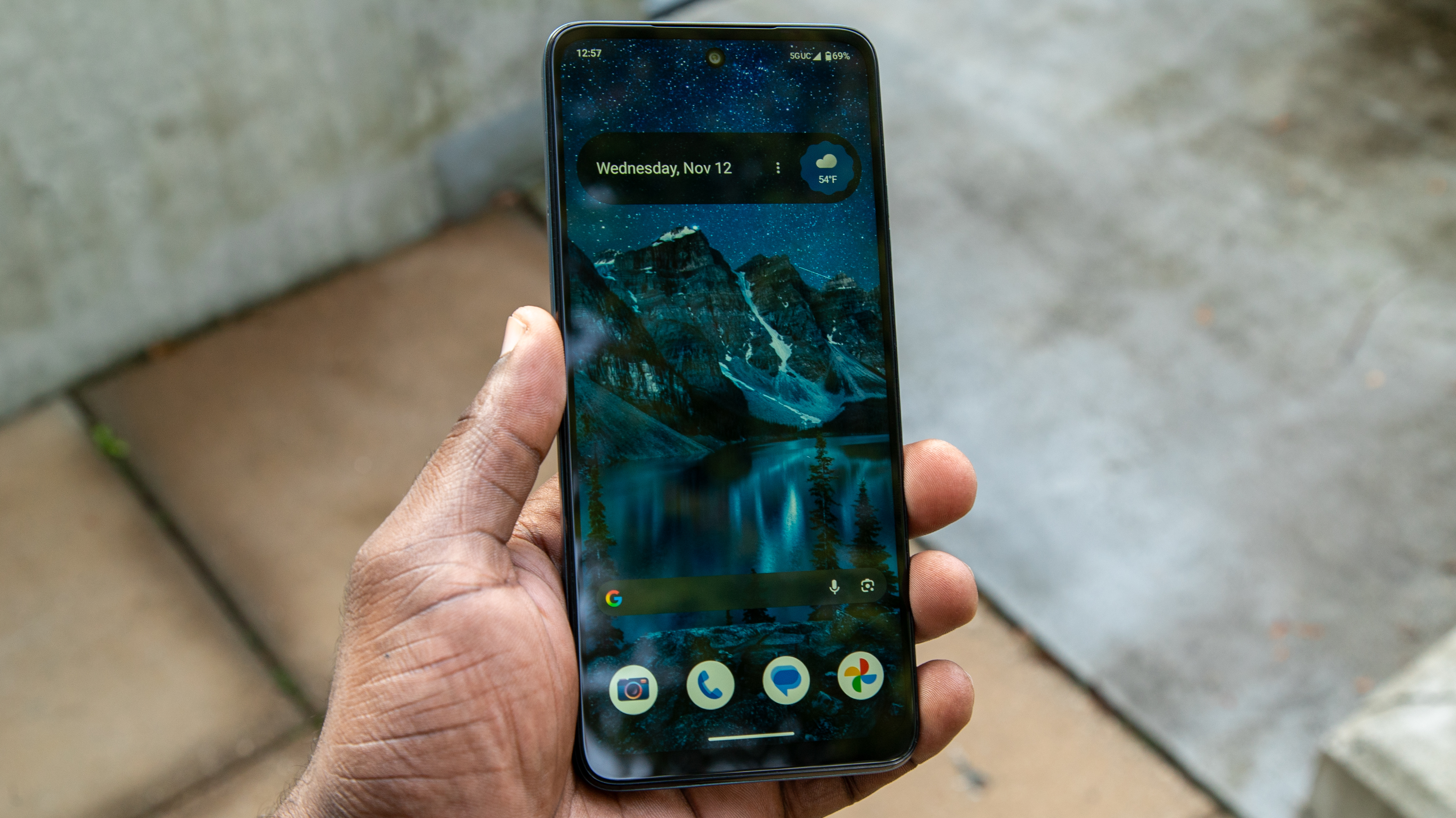 Οθόνη Moto G Play 2026 σε εξωτερικούς χώρους