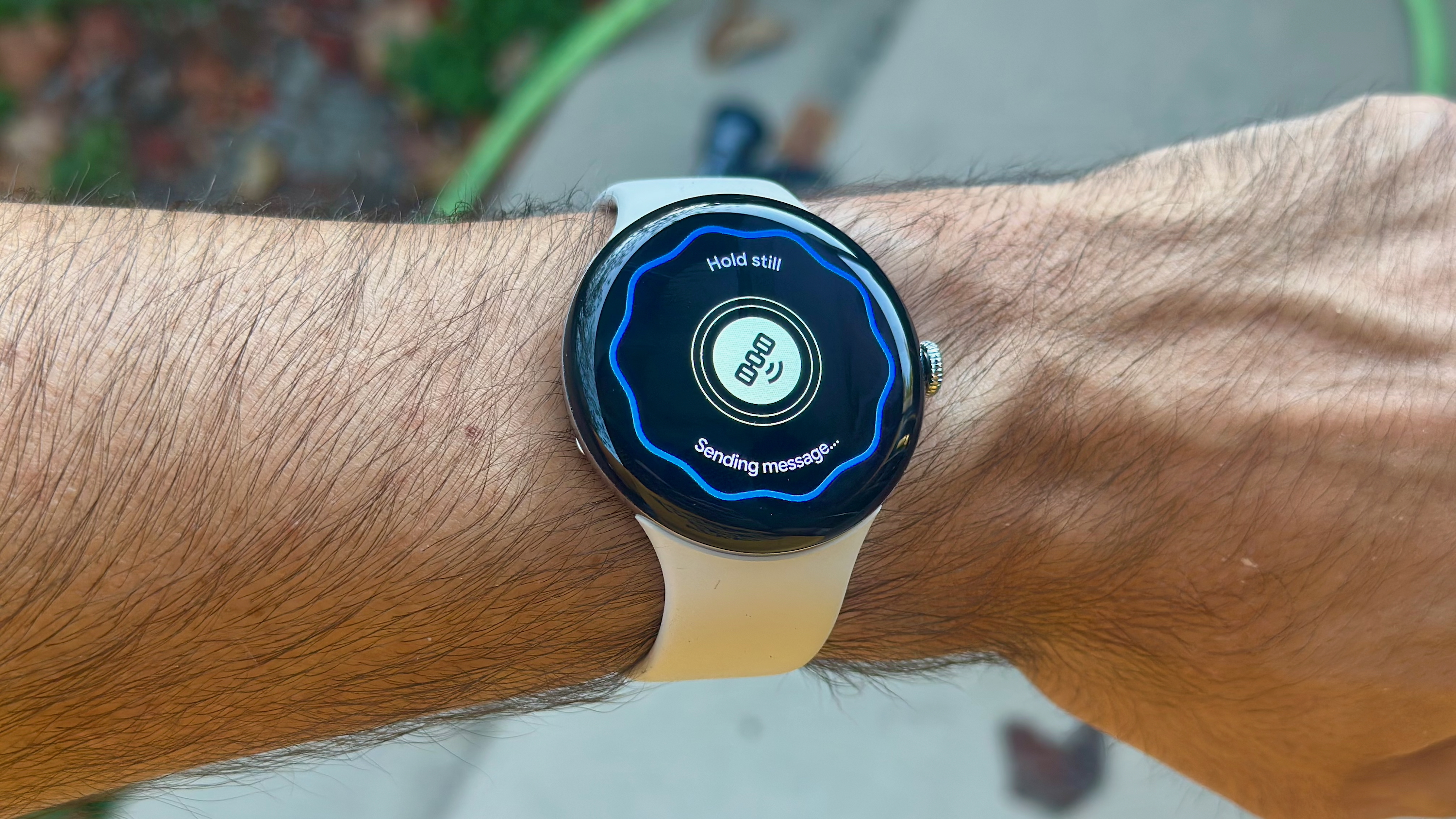 Η δυνατότητα δοκιμής σύνδεσης Satellite SOS στο Google Pixel Watch 4.