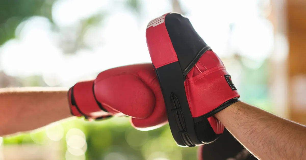 Η ΕΕ κατηγορεί την Apple ότι θέτει σε κίνδυνο τους χρήστες. Η Apple κατηγορεί την ΕΕ για υποκρισία