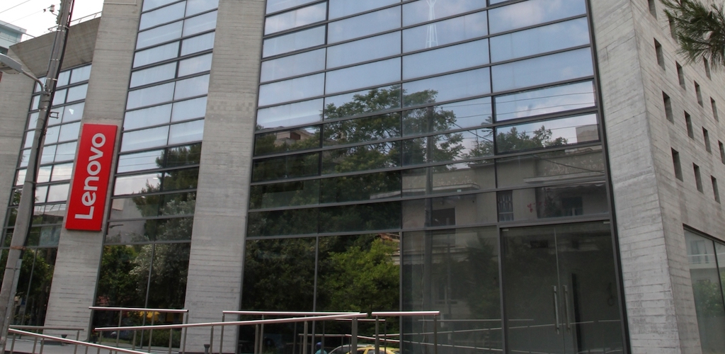 «Η Lenovo Σκαρφαλώνει Ξανά στην Κορυφή: Δείτε Γιατί Είναι Νο 1!»