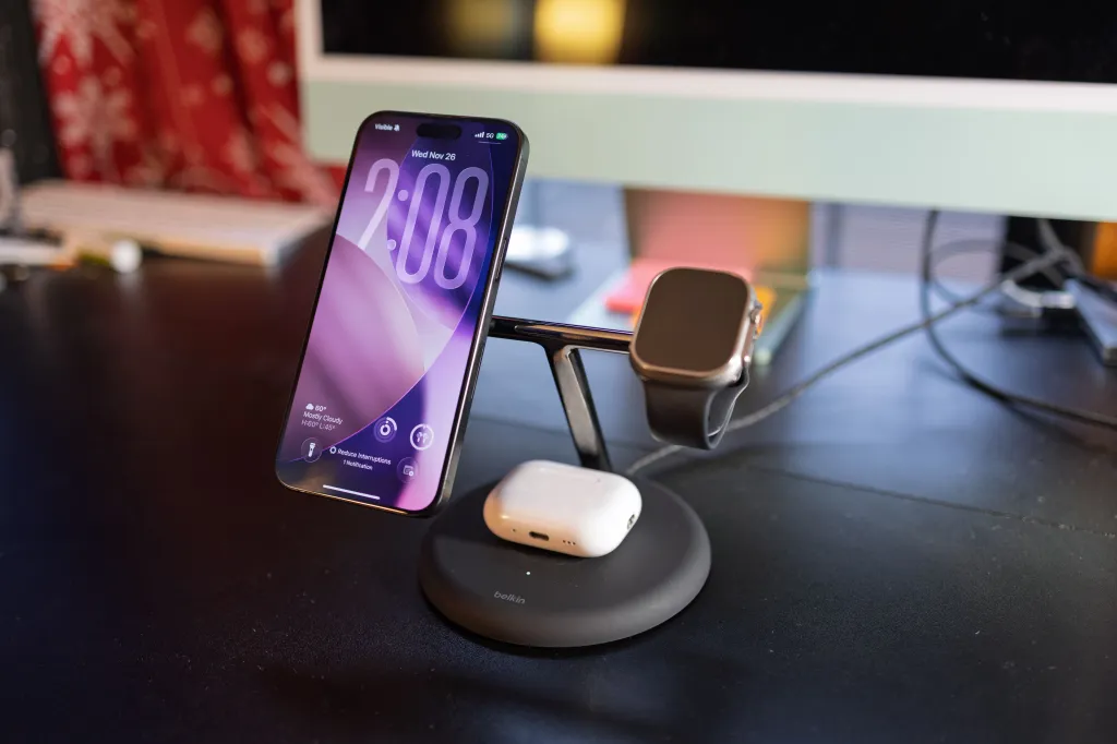 Επικοινωνήστε με τις τελευταίες βάσεις φόρτισης MagSafe της Belkin, power banks και πολλά άλλα