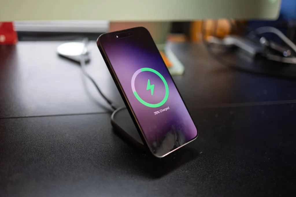 Επικοινωνήστε με τις τελευταίες βάσεις φόρτισης MagSafe της Belkin, power banks και πολλά άλλα