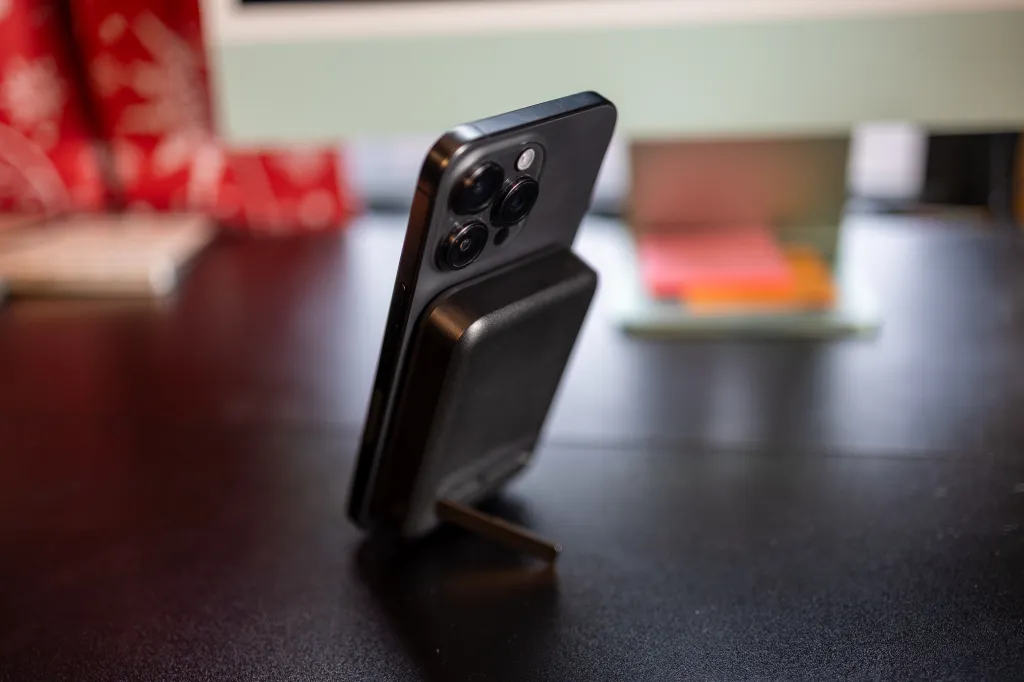 Επικοινωνήστε με τις τελευταίες βάσεις φόρτισης MagSafe της Belkin, power banks και πολλά άλλα