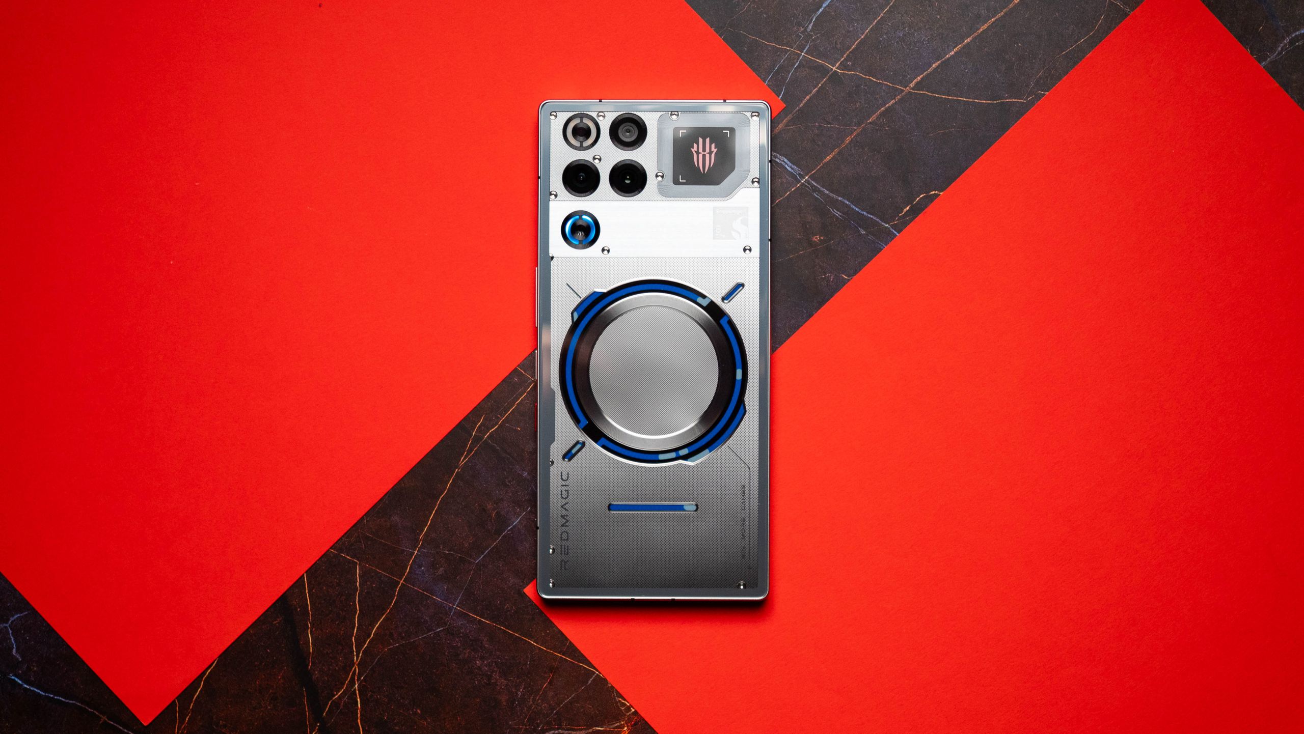 Χρησιμοποίησα ένα τηλέφωνο παιχνιδιών με Snapdragon 8 Elite Gen 5 και είμαι πεπεισμένος ότι η Qualcomm έχει το ταχύτερο chipset για κινητά — υπάρχει μόνο ένα εμφανές πρόβλημα