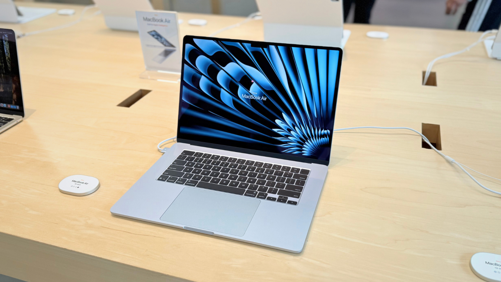 Αυτές είναι οι καλύτερες νέες προσφορές για MacBook τον Νοέμβριο: ξεκινούν από 599 $