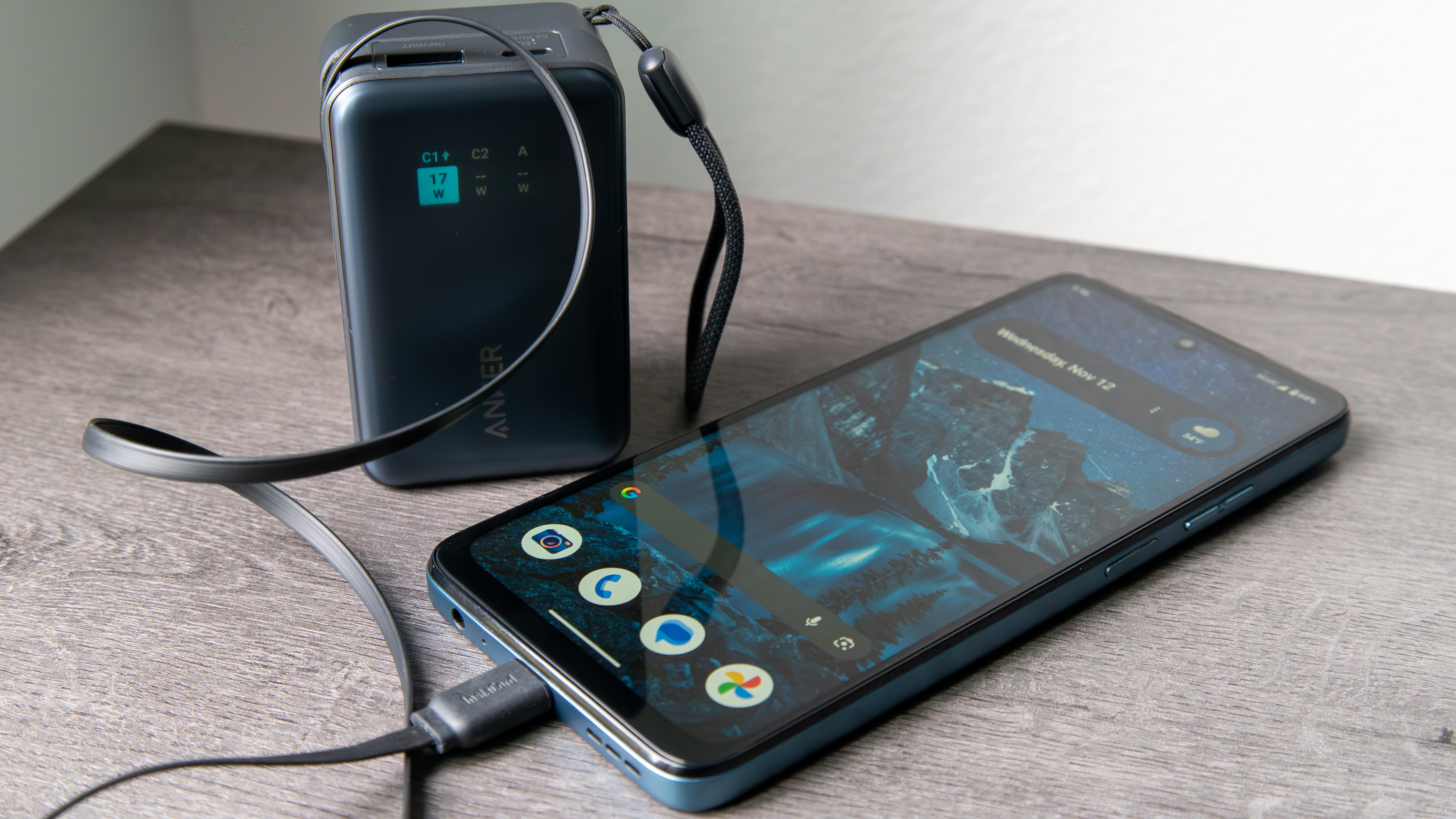 Φόρτιση Moto G Play 2026 μέσω φορητού φορτιστή Anker