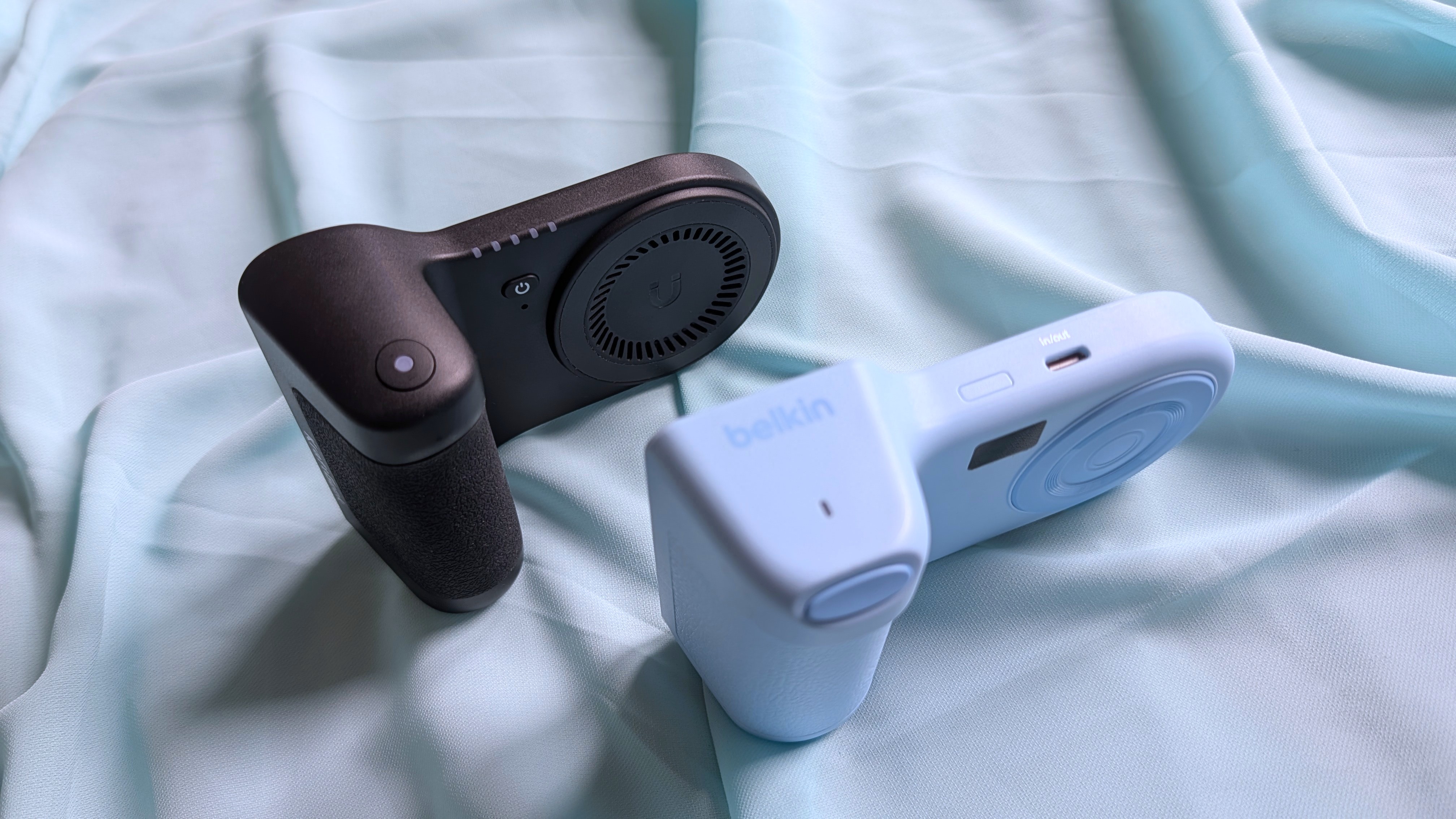 Βάσεις τροφοδοσίας Belkin Stage PowerGrip και KraftGeek PowerShutter