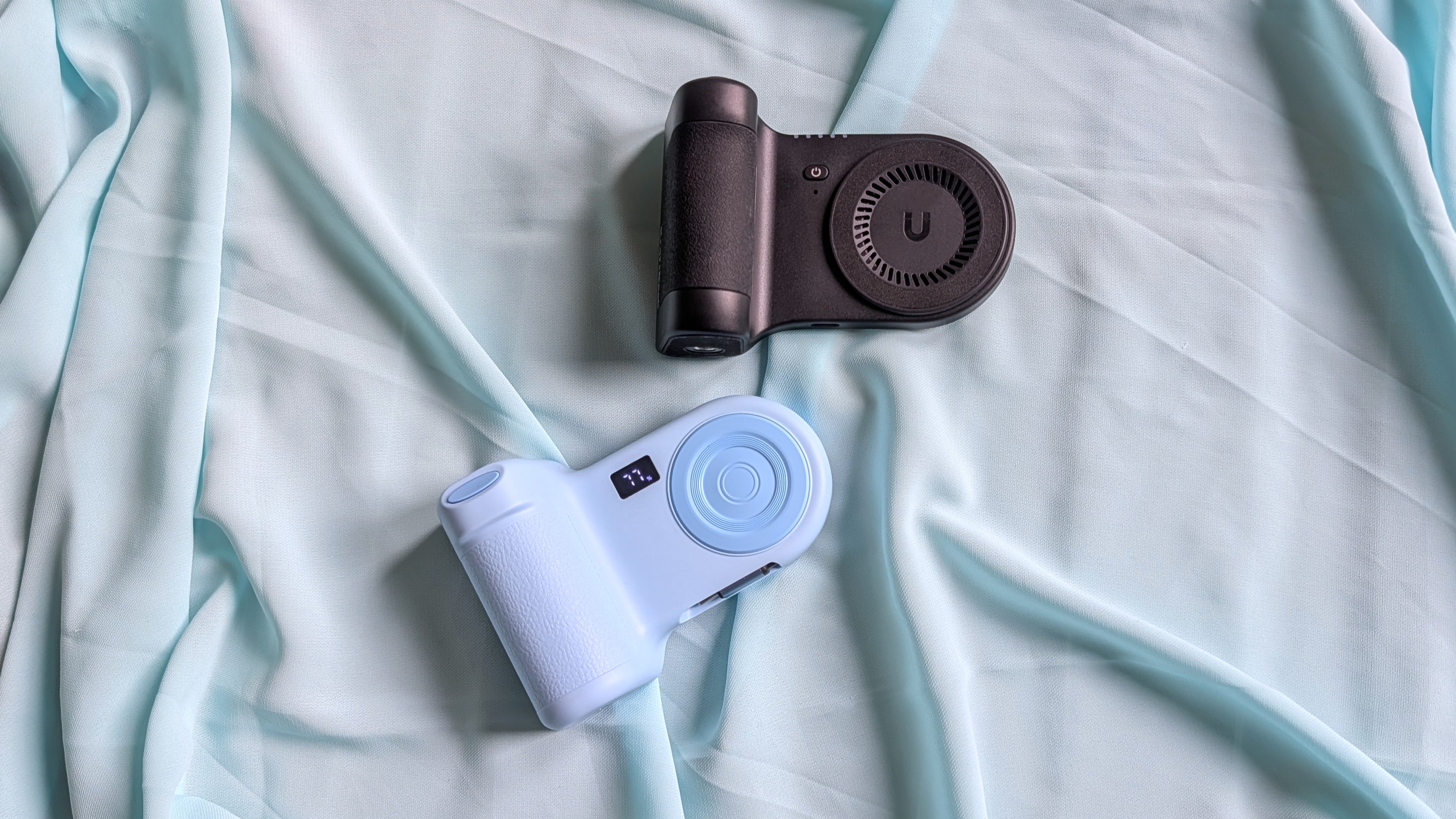 Βάσεις τροφοδοσίας Belkin Stage PowerGrip και KraftGeek PowerShutter