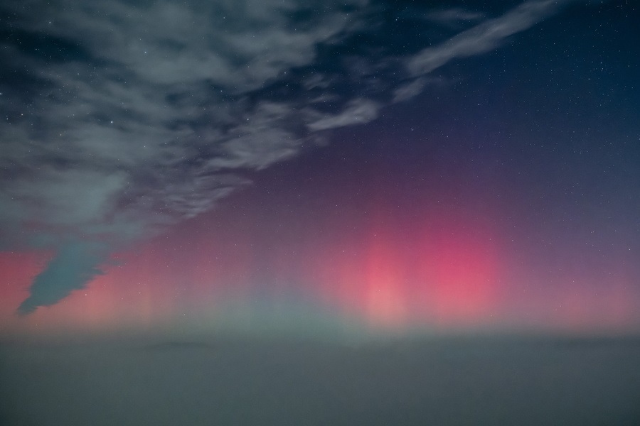 «Ακατάπαυστη Συναυλία Φωτός: Το Εντυπωσιακό Σέλας που Κατέγραψε Αστροναύτης της NASA Από το Διάστημα!»