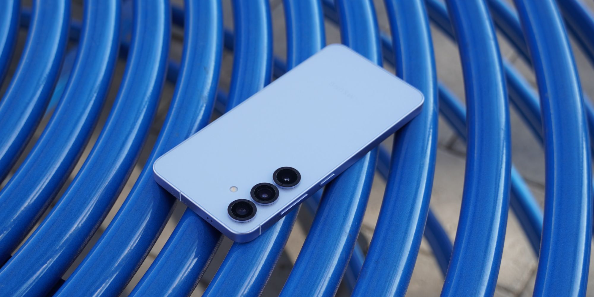 Το τελευταίο πρωτότυπο Galaxy S26 της Samsung φέρεται να είναι παχύτερο από το αναμενόμενο