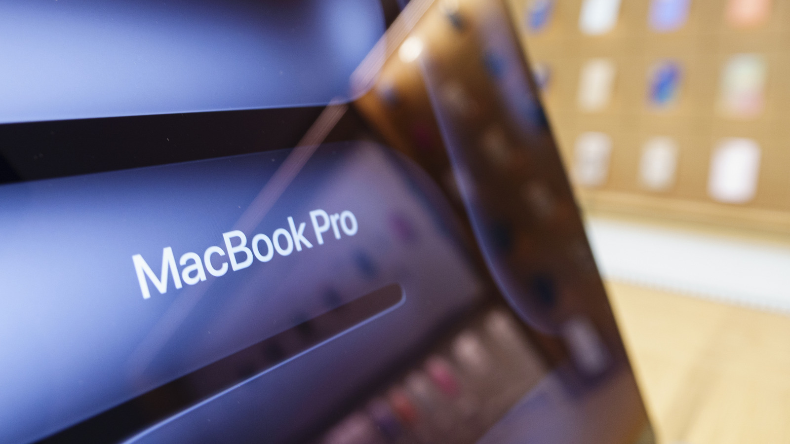 Ο κύριος επανασχεδιασμός MacBook Pro της Apple μπορεί να φτάσει στα τέλη του 2026