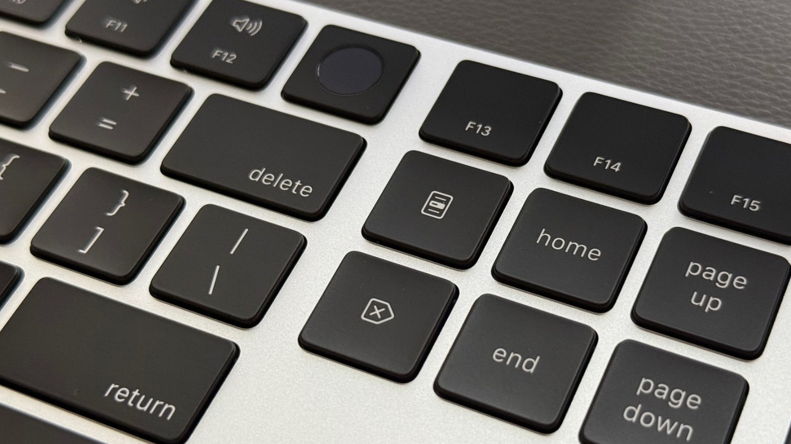 Η Apple εκδίδει σπάνια ενημέρωση υλικολογισμικού για Magic Keyboard, Magic Trackpad και τροφοδοτικό