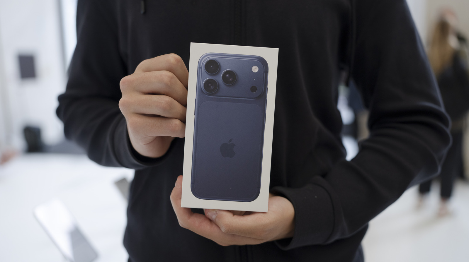 Η Black Friday είναι μια εβδομάδα μακριά και το iPhone 17 είναι ακόμα Sold Out