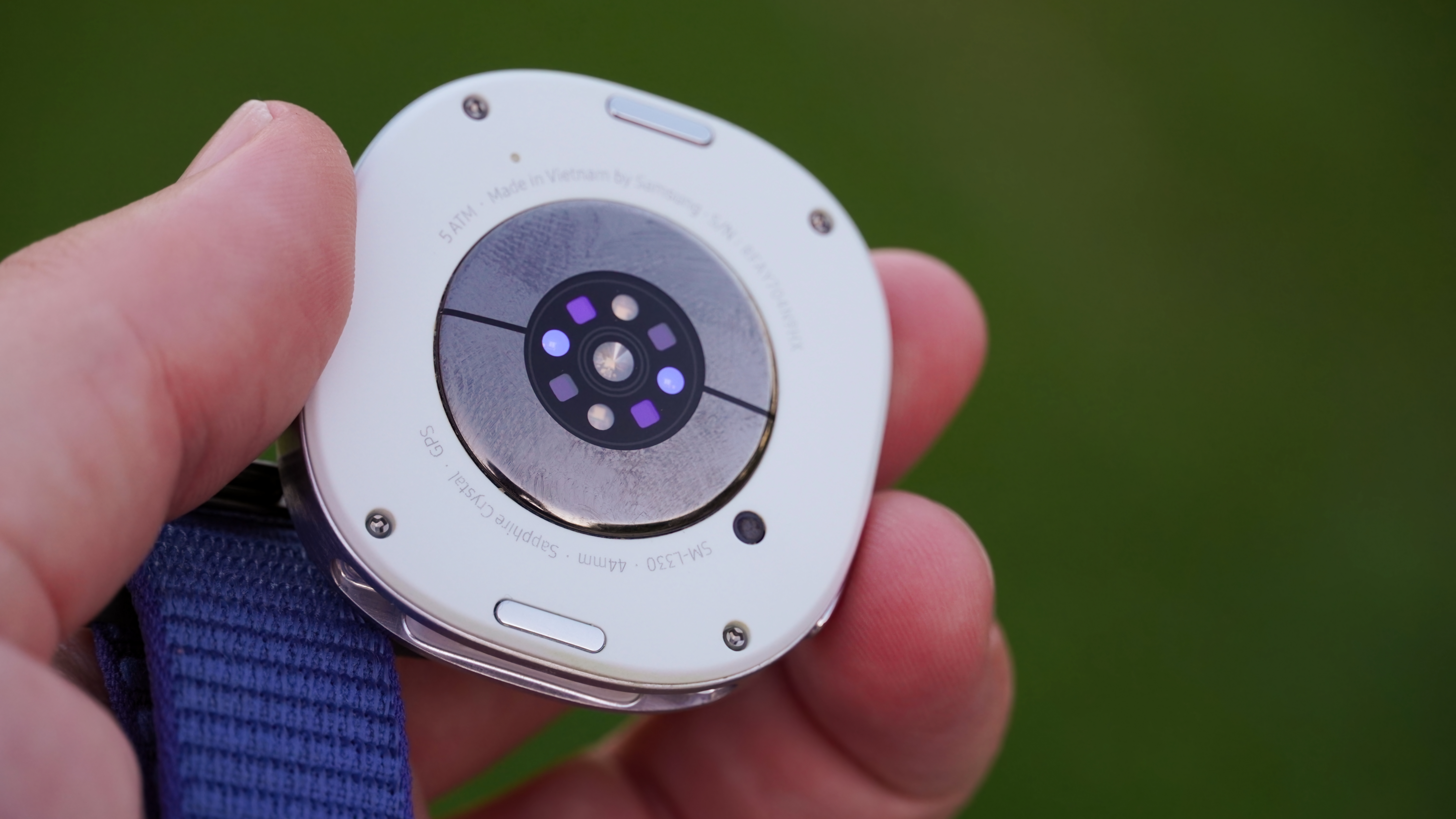 Οι πίσω αισθητήρες στο Samsung Galaxy Watch 8.