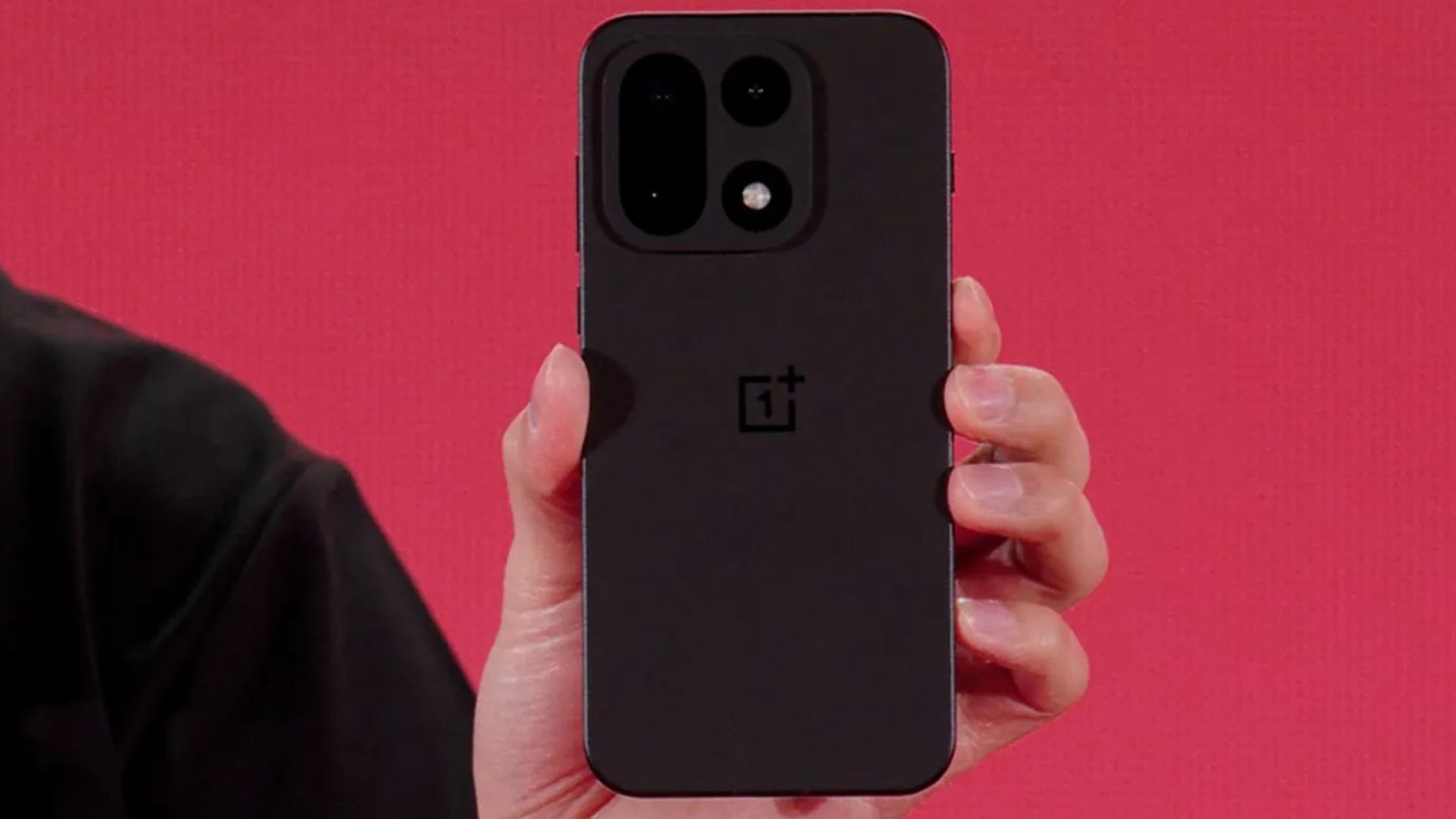 OnePlus 15 first look at Qualcomm summit