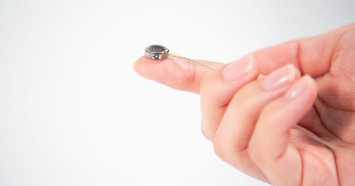 «Ανατρεπτική Επανάσταση στη Γλώσσα: Το Εμφύτευμα που υπόσχεται να Ανακτήσει την Ομιλία στους Ανθρώπους – Ήρθε η Ώρα για Δοκιμές!»