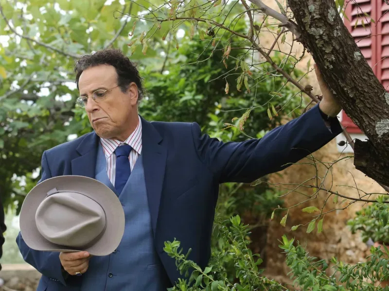 Από τον κλασσικό «κακό» μέχρι την «αθώα ξανθιά»: Οι ήρωες που δεν λείπουν από καμία ελληνική σειρά – Τυπολογίες