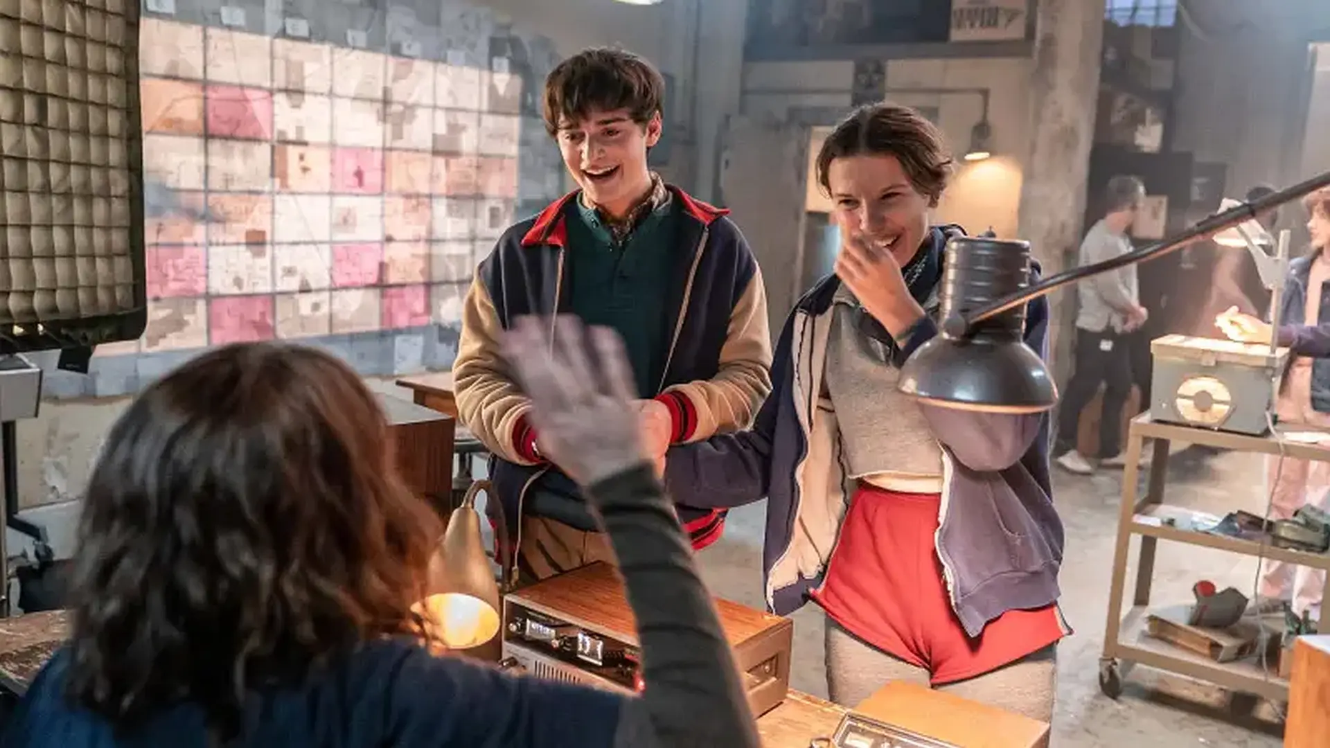 Το “Stranger Things Day” ξεκινάει με φωτογραφίες από τα γυρίσματα της 5ης σεζόν! –