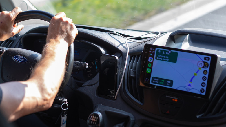 CarPlay σε Ford που οδηγείται