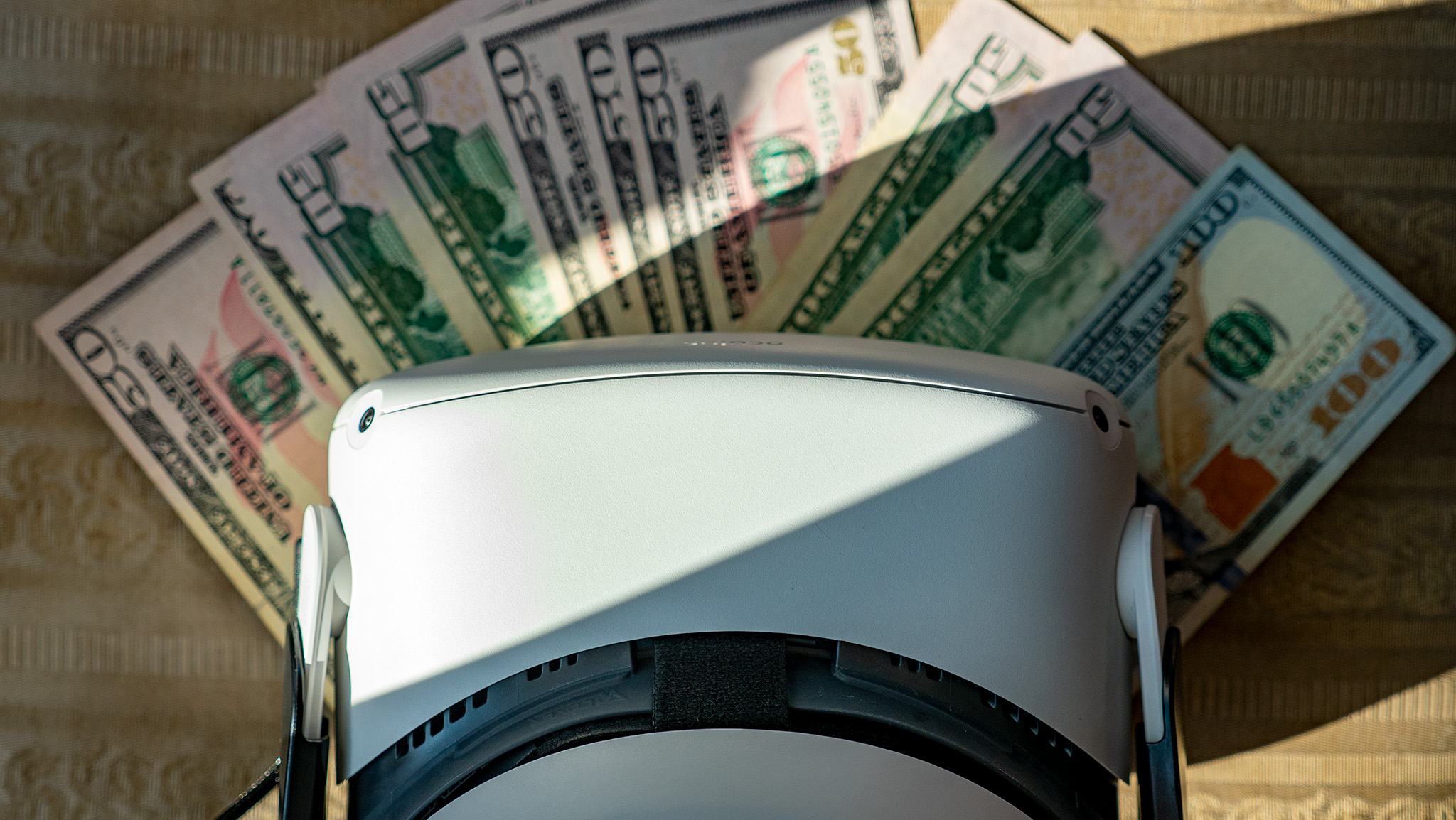 Ακουστικά Meta Quest 2 με πολλά μετρητά