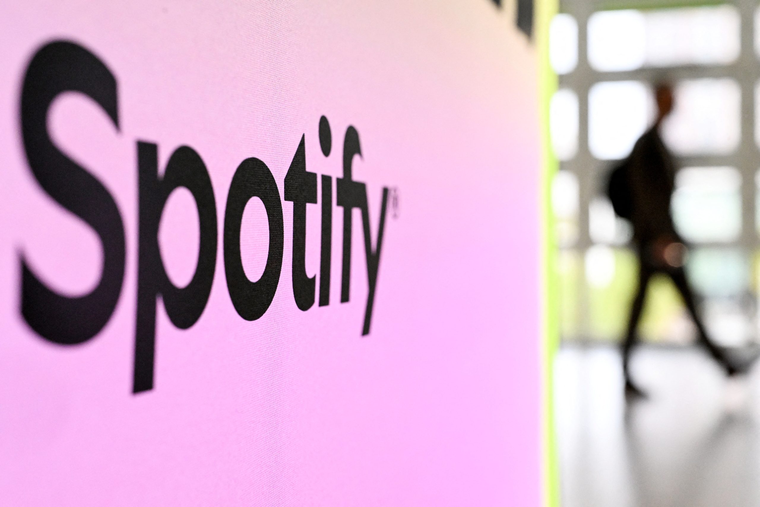 «Σοκ στο Spotify: Εξετάζει Σοβαρές Κατηγορίες για Κλοπή Μουσικής από τη Βιβλιοθήκη του!»