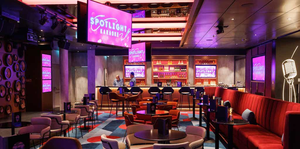 «Σονάρετε το Θέρετρο των Θάλασσων! Η Samsung Φέρνει 6.000 Οθόνες και TVs στο Κρουαζιερόπλοιο της Royal Caribbean!»