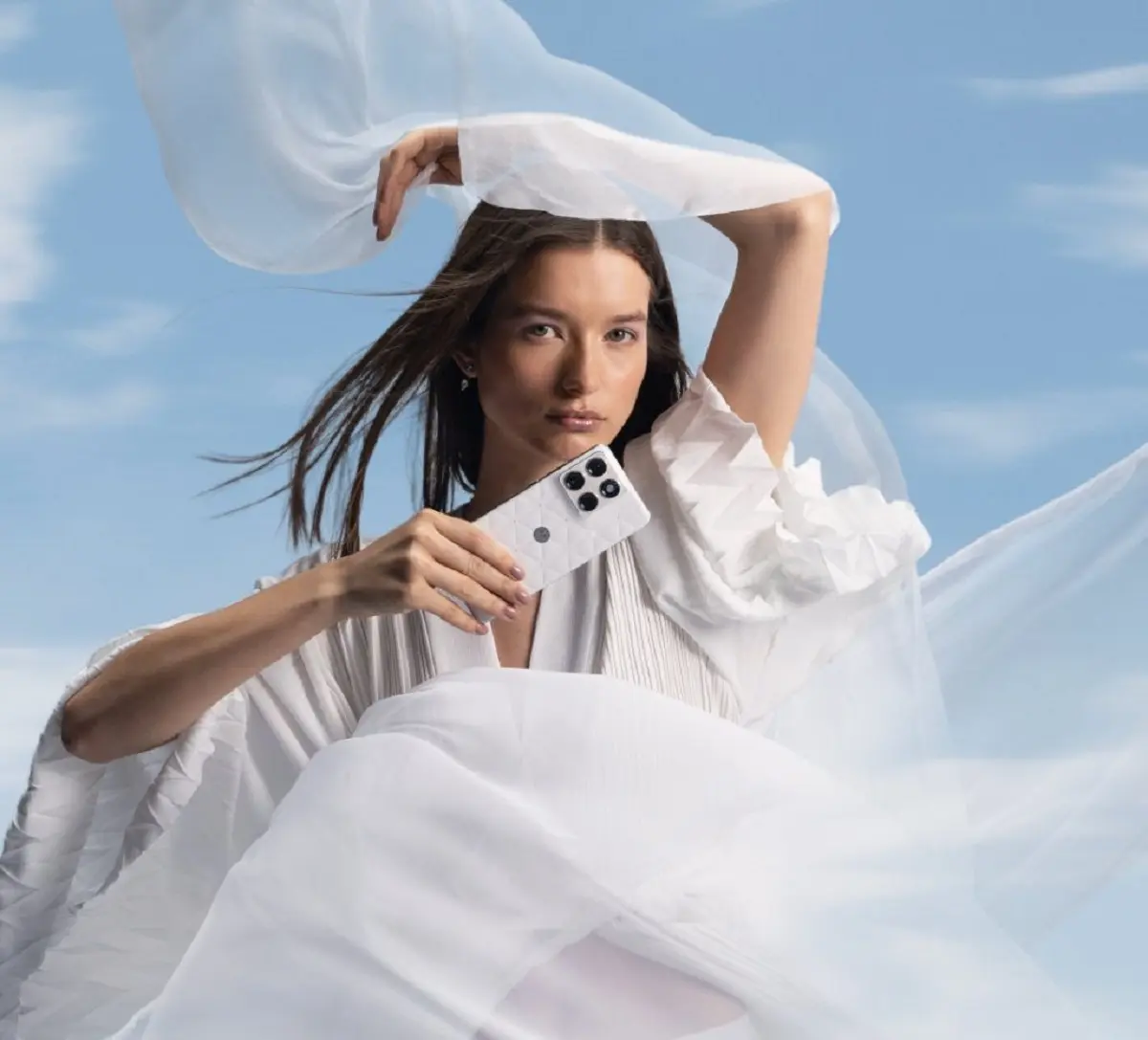 «Ανακαλύψτε το Motorola Edge 70: Η νέα έκδοση με κρύσταλλα Swarovski που θα σας αφήσει άναυδους!»