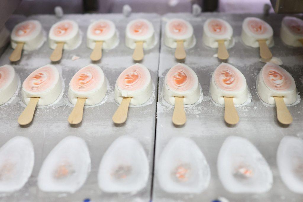 Magnum Ice Cream: Πώς ο επικεφαλής πρωτοστατεί στο επαναστατικό κίνημα Κένεντι για μια πιο υγιεινή διατροφή στις ΗΠΑ!